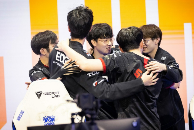 始终如一的 始终如一的